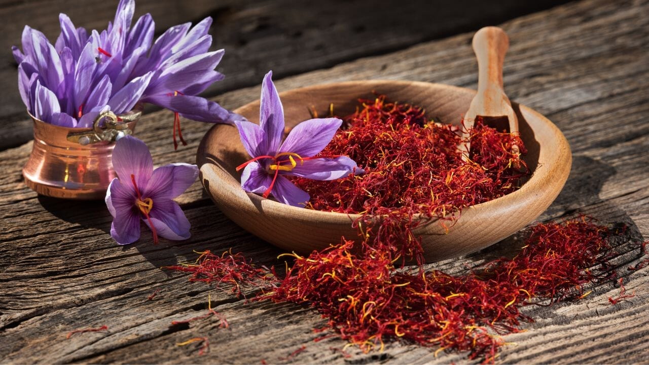 Saffron Benefits for Menopause: Boost Mood, Libido & Hormonal Balance Naturally